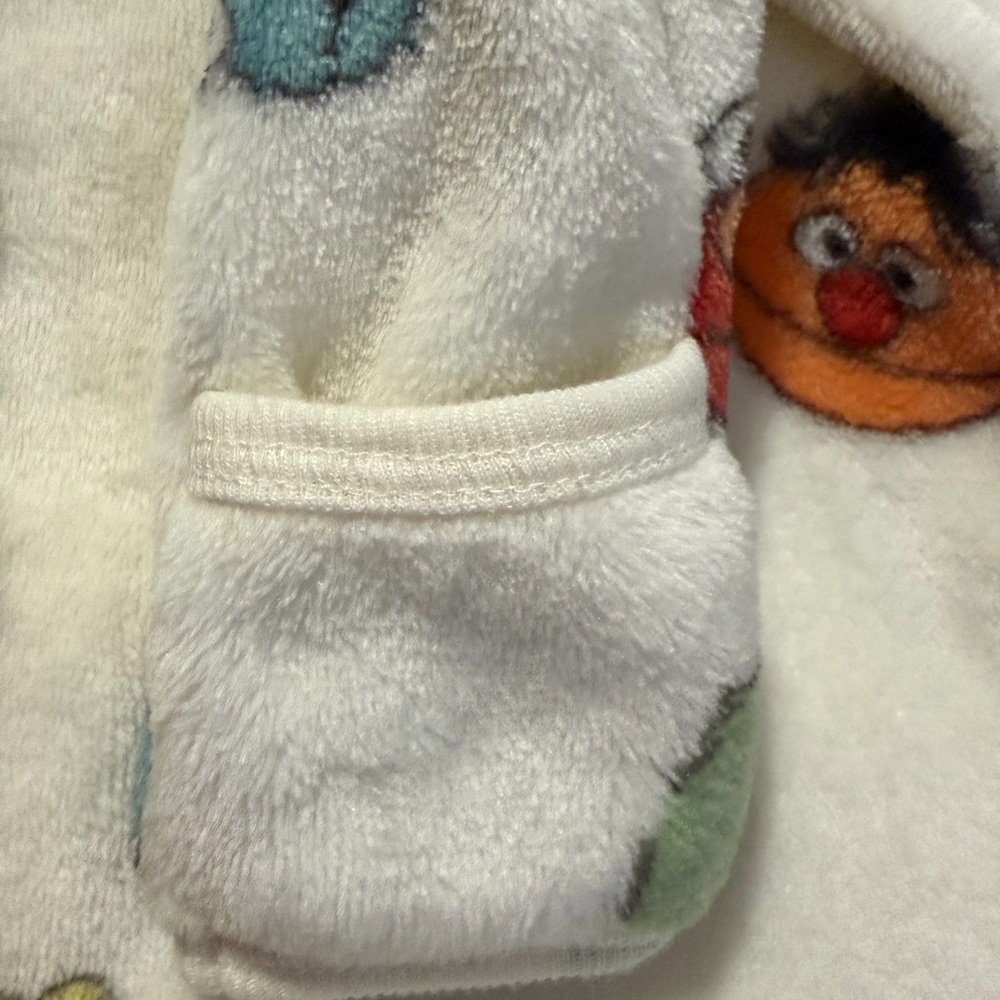 Sesame Street Fleece Baby Footie Sleeper w/ Covered Mittens size 0-3 Months NWOT - Picture 12 of 15